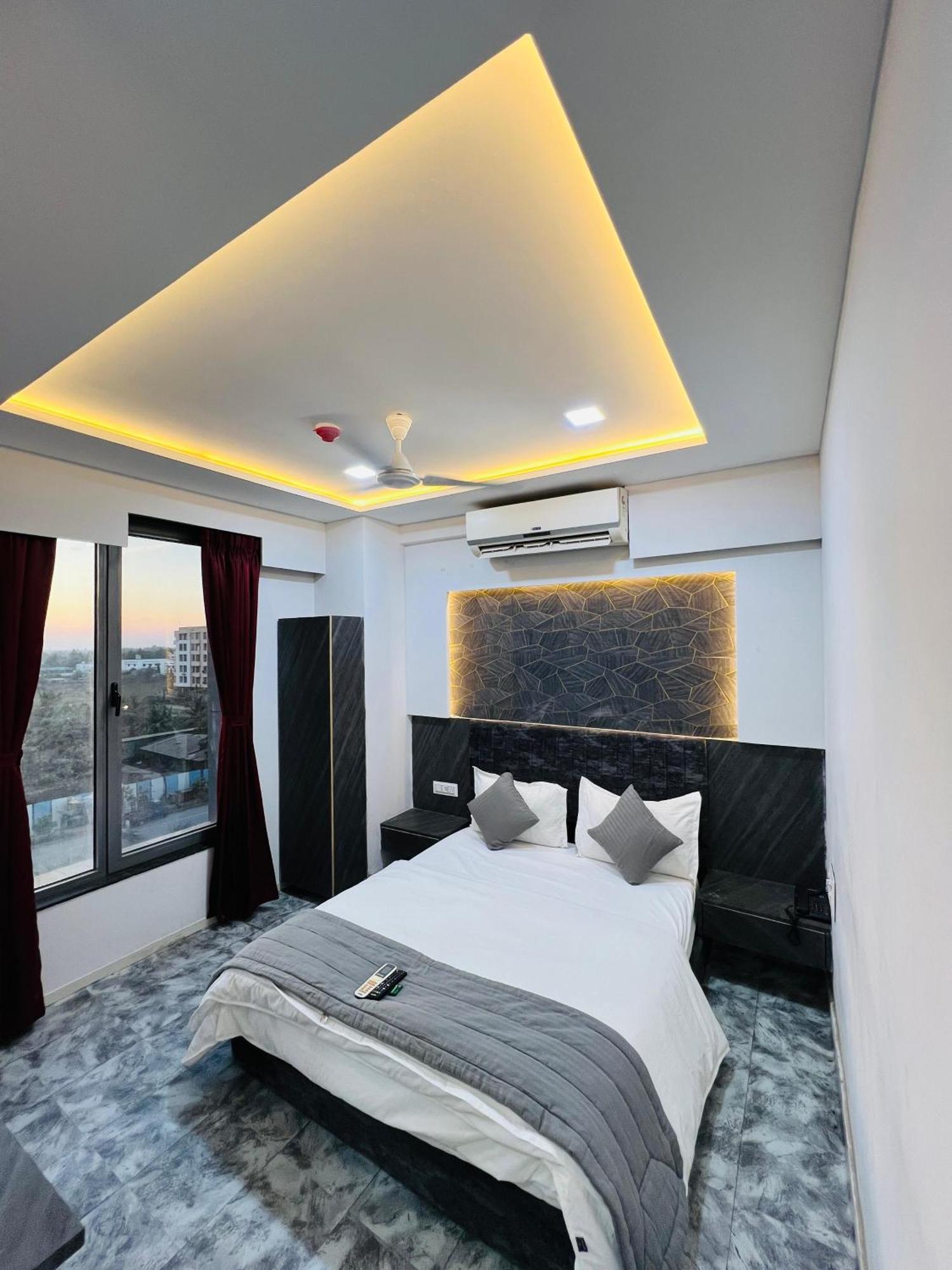 Hotel Star Galaxy Surate Exterior foto