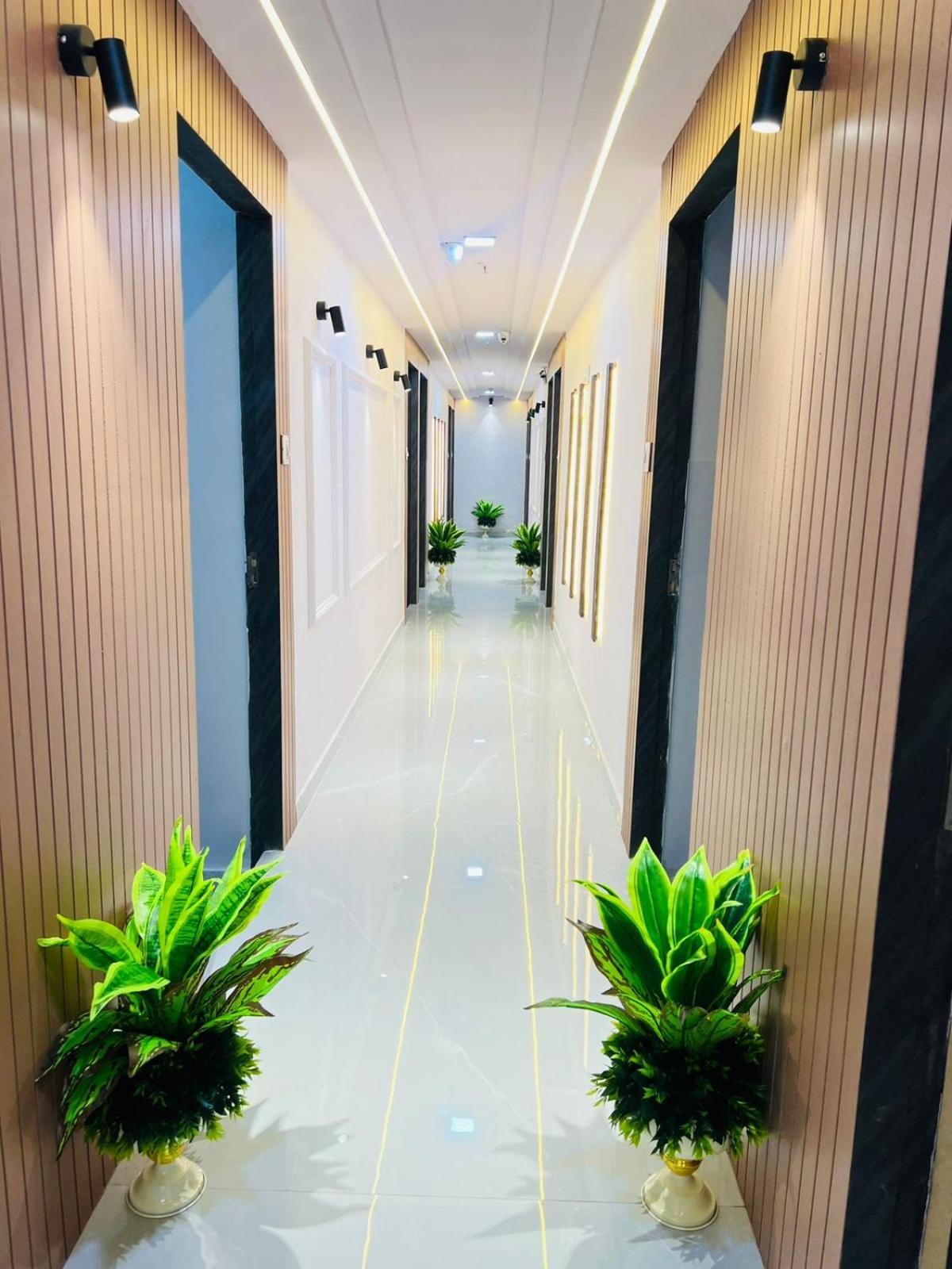 Hotel Star Galaxy Surate Exterior foto
